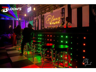 Bloom's bar discothèque (Latitude : 7.6709458; Longitude : -5.1083345)