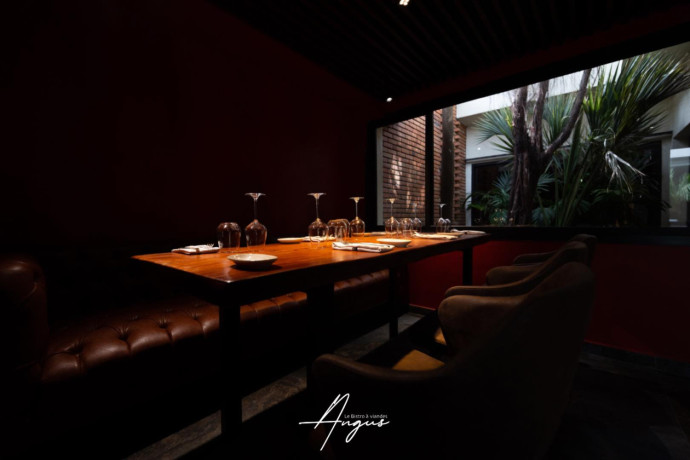 angus-restaurant-latitude-52783987-longitude-398055-big-1