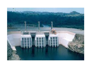 Le barrage de Kossou (Latitude : 7.0386132; Longitude : -5.3004604)